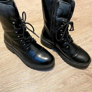 Combat boots